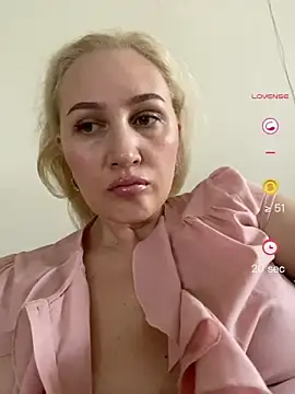 Snapshot of YourBlondee chatting on 06/16/26, 01:41 YourBlondee online show from 06/16/26, 01:41