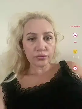 Snapshot of YourBlondee chatting on 07/06/26, 12:51 YourBlondee online show from 07/06/26, 12:51