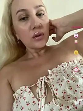 Snapshot of YourBlondee chatting on 07/09/26, 01:20 YourBlondee online show from 07/09/26, 01:20