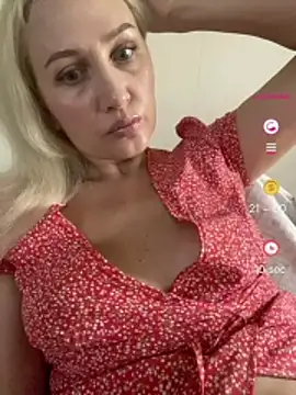 Snapshot of YourBlondee chatting on 07/14/26, 12:24 YourBlondee online show from 07/14/26, 12:24