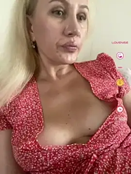 Snapshot of YourBlondee chatting on 07/14/26, 02:05 YourBlondee online show from 07/14/26, 02:05