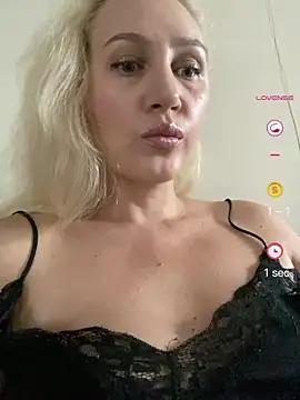 Snapshot of YourBlondee chatting on 07/25/26, 12:20 YourBlondee online show from 07/25/26, 12:20