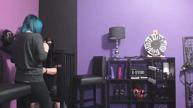 Snapshot of beauty-of-pain chatting on 03/02/25, 12:43 beauty-of-pain online show from 03/02/25, 12:43