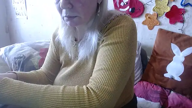Snapshot of QueenLana chatting on 01/15/25, 10:27 QueenLana online show from 01/15/25, 10:27