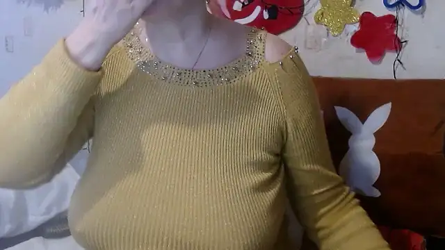 Snapshot of QueenLana chatting on 01/22/25, 01:21 QueenLana online show from 01/22/25, 01:21