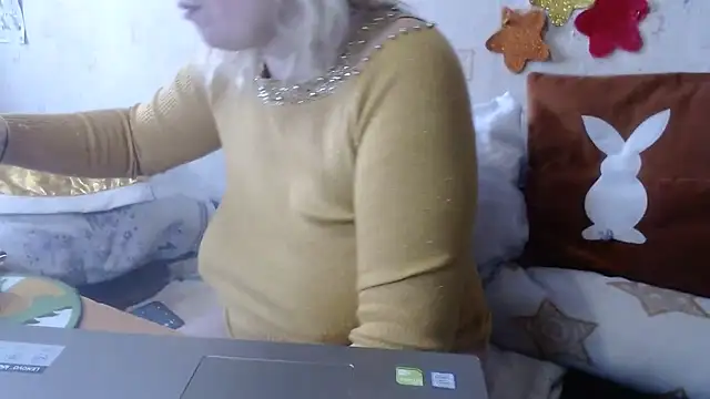 Snapshot of QueenLana chatting on 02/15/25, 08:11 QueenLana online show from 02/15/25, 08:11