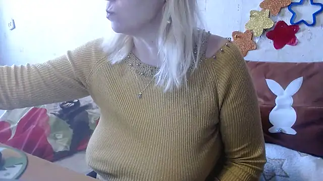Snapshot of QueenLana chatting on 02/24/25, 12:05 QueenLana online show from 02/24/25, 12:05