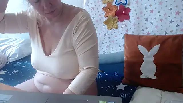 QueenLana online show from 04/04/26, 07:17