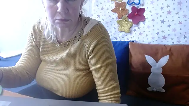 QueenLana online show from 04/23/26, 12:29