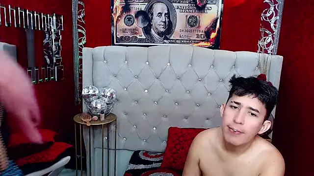 Snapshot of shannentrans chatting on 12/03/24, 11:46 shannentrans online show from 12/03/24, 11:46