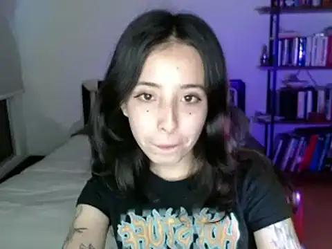 Snapshot of babyluna_8_8 chatting on 12/18/24, 03:26 babyluna 8 8 online show from 12/18/24, 03:26