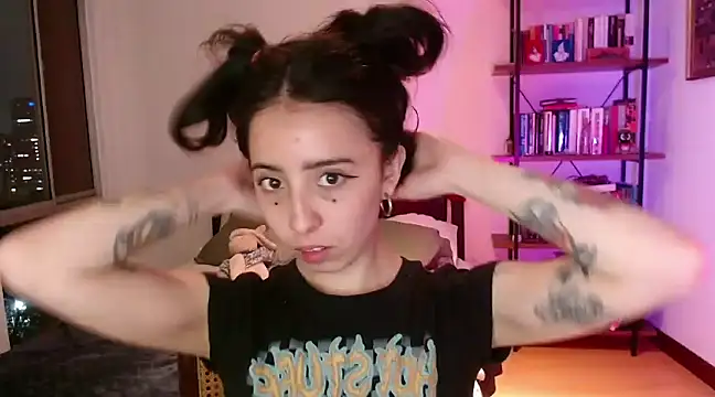 Snapshot of babyluna_8_8 chatting on 02/27/25, 02:42 babyluna 8 8 online show from 02/27/25, 02:42