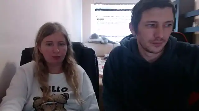 Snapshot of PeterAndJen chatting on 03/09/25, 12:53 PeterAndJen online show from 03/09/25, 12:53