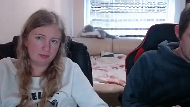 Snapshot of PeterAndJen chatting on 03/09/25, 04:00 PeterAndJen online show from 03/09/25, 04:00