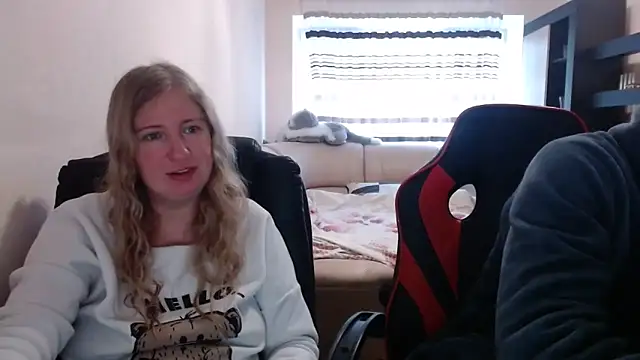 Snapshot of PeterAndJen chatting on 03/10/25, 06:59 PeterAndJen online show from 03/10/25, 06:59