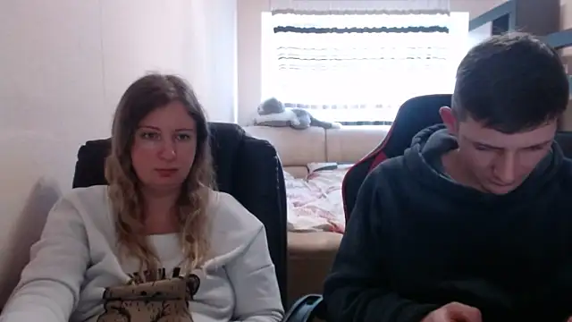 Snapshot of PeterAndJen chatting on 03/12/25, 03:40 PeterAndJen online show from 03/12/25, 03:40