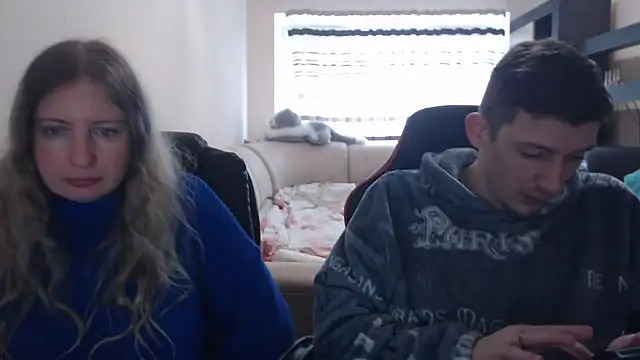 Snapshot of PeterAndJen chatting on 03/16/25, 10:00 PeterAndJen online show from 03/16/25, 10:00