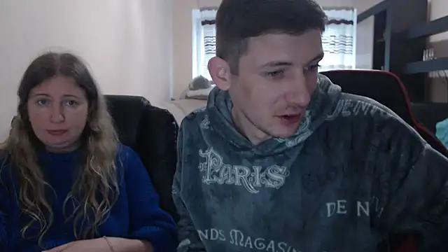 Snapshot of PeterAndJen chatting on 03/16/25, 01:17 PeterAndJen online show from 03/16/25, 01:17