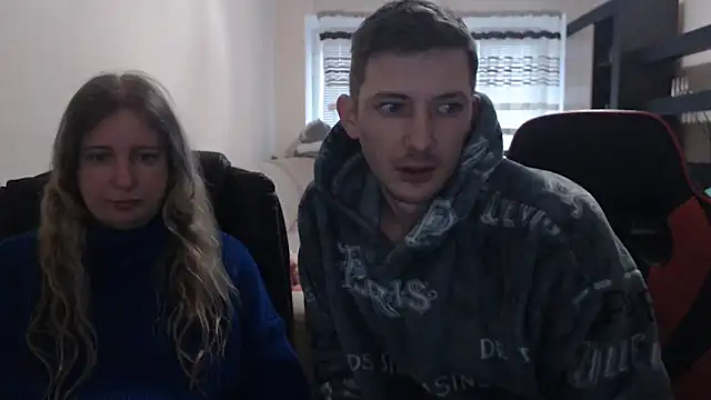 Snapshot of PeterAndJen chatting on 03/16/25, 04:23 PeterAndJen online show from 03/16/25, 04:23