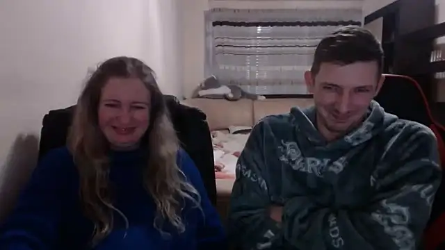 Snapshot of PeterAndJen chatting on 03/18/25, 07:10 PeterAndJen online show from 03/18/25, 07:10