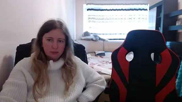 Snapshot of PeterAndJen chatting on 03/20/25, 02:10 PeterAndJen online show from 03/20/25, 02:10