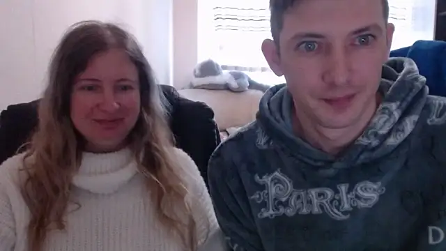 Snapshot of PeterAndJen chatting on 03/22/25, 09:45 PeterAndJen online show from 03/22/25, 09:45