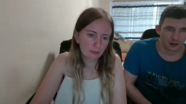 Snapshot of PeterAndJen chatting on 09/10/25, 05:35 PeterAndJen online show from 09/10/25, 05:35