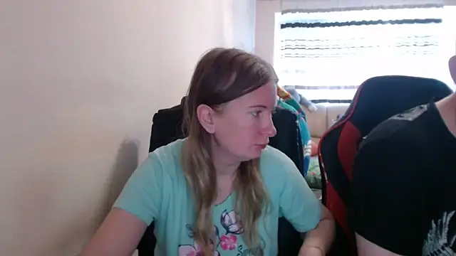 Snapshot of PeterAndJen chatting on 09/16/25, 05:41 PeterAndJen online show from 09/16/25, 05:41