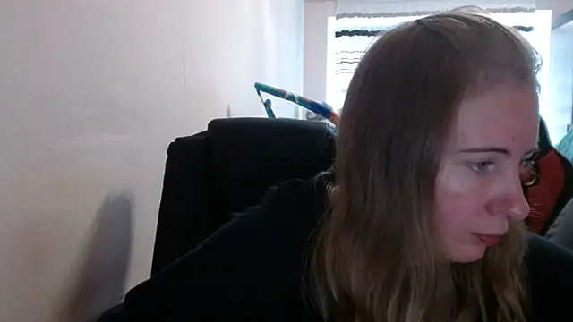 Snapshot of PeterAndJen chatting on 09/21/25, 07:21 PeterAndJen online show from 09/21/25, 07:21