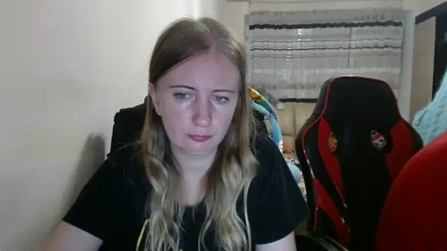 Snapshot of PeterAndJen chatting on 09/22/25, 07:49 PeterAndJen online show from 09/22/25, 07:49