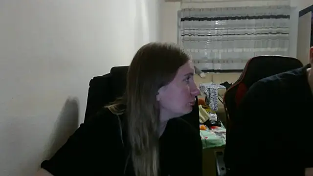 Snapshot of PeterAndJen chatting on 09/26/25, 06:34 PeterAndJen online show from 09/26/25, 06:34