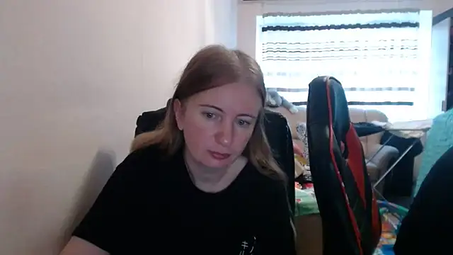 Snapshot of PeterAndJen chatting on 09/27/25, 06:40 PeterAndJen online show from 09/27/25, 06:40