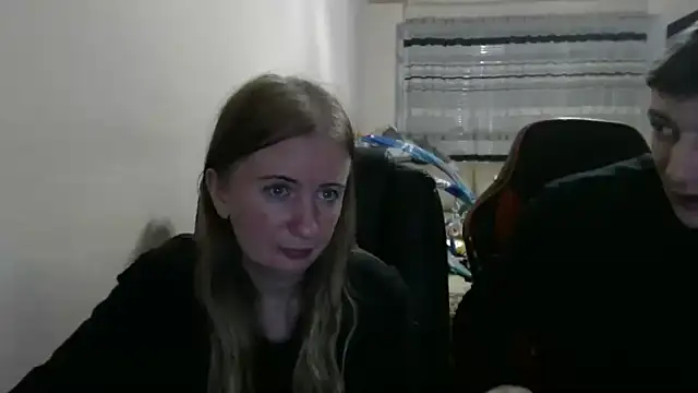 Snapshot of PeterAndJen chatting on 09/28/25, 07:19 PeterAndJen online show from 09/28/25, 07:19