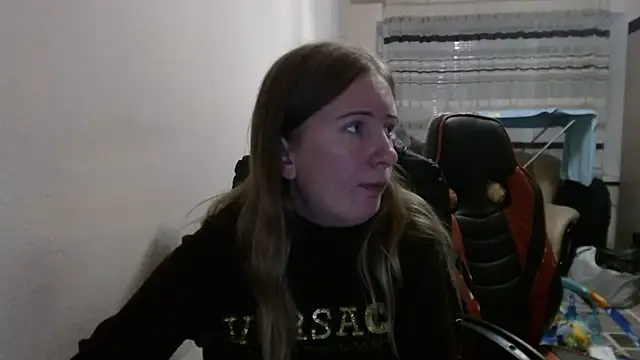 Snapshot of PeterAndJen chatting on 10/01/25, 06:03 PeterAndJen online show from 10/01/25, 06:03