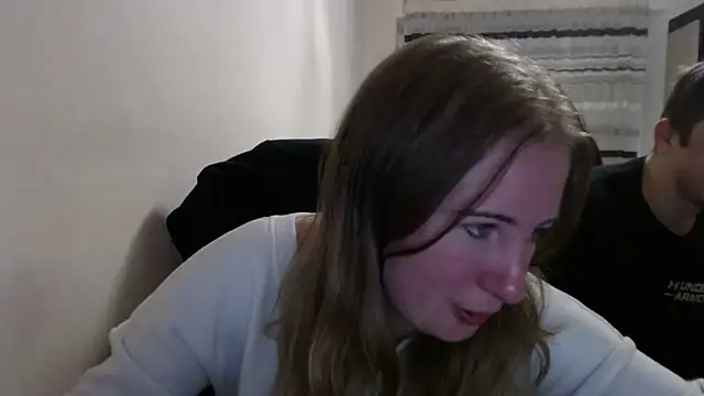 Snapshot of PeterAndJen chatting on 10/04/25, 06:50 PeterAndJen online show from 10/04/25, 06:50