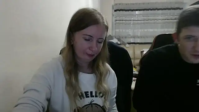 Snapshot of PeterAndJen chatting on 10/06/25, 07:33 PeterAndJen online show from 10/06/25, 07:33