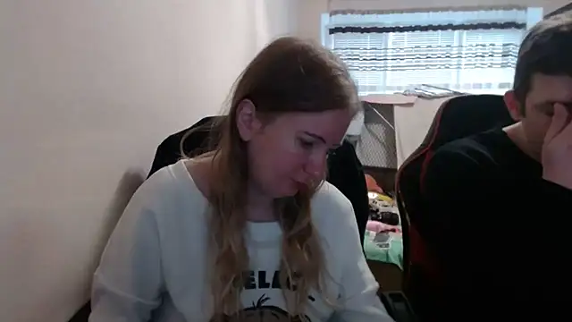 Snapshot of PeterAndJen chatting on 10/07/25, 07:38 PeterAndJen online show from 10/07/25, 07:38