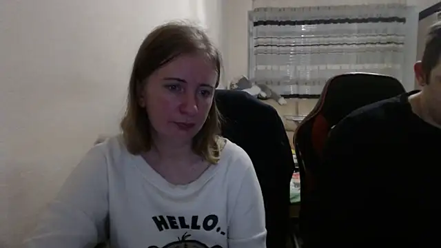 Snapshot of PeterAndJen chatting on 10/07/25, 07:44 PeterAndJen online show from 10/07/25, 07:44