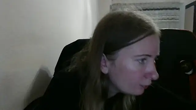 Snapshot of PeterAndJen chatting on 10/09/25, 08:07 PeterAndJen online show from 10/09/25, 08:07