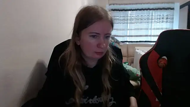 Snapshot of PeterAndJen chatting on 10/10/25, 08:13 PeterAndJen online show from 10/10/25, 08:13