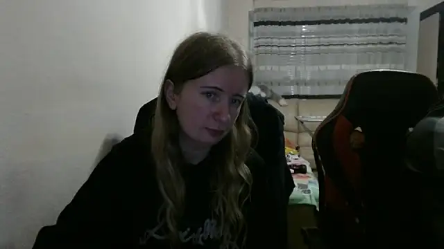 Snapshot of PeterAndJen chatting on 10/10/25, 08:19 PeterAndJen online show from 10/10/25, 08:19