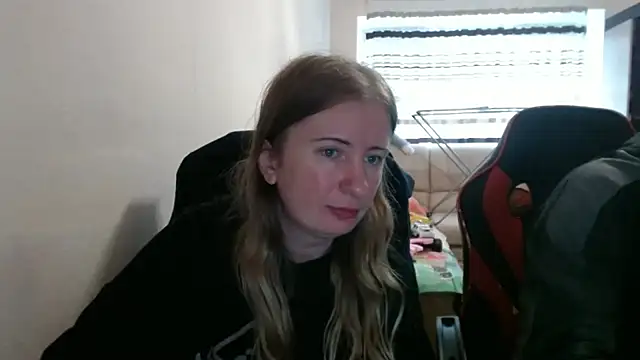 Snapshot of PeterAndJen chatting on 10/11/25, 08:24 PeterAndJen online show from 10/11/25, 08:24