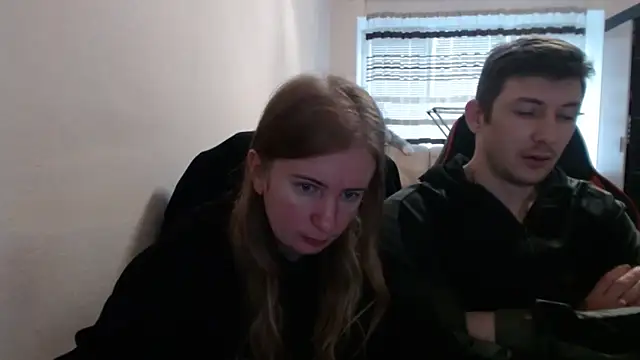 Snapshot of PeterAndJen chatting on 10/12/25, 06:12 PeterAndJen online show from 10/12/25, 06:12