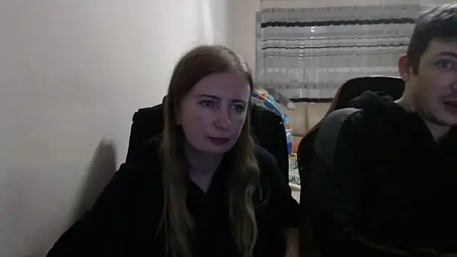 Snapshot of PeterAndJen chatting on 10/12/25, 06:18 PeterAndJen online show from 10/12/25, 06:18