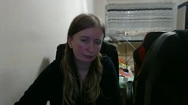 Snapshot of PeterAndJen chatting on 10/14/25, 06:52 PeterAndJen online show from 10/14/25, 06:52