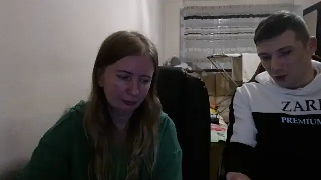 Snapshot of PeterAndJen chatting on 10/16/25, 07:26 PeterAndJen online show from 10/16/25, 07:26