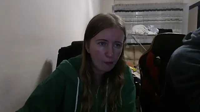 Snapshot of PeterAndJen chatting on 10/18/25, 07:47 PeterAndJen online show from 10/18/25, 07:47