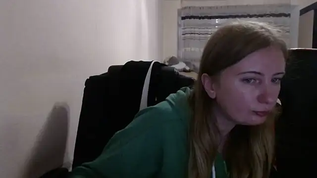 Snapshot of PeterAndJen chatting on 10/20/25, 06:41 PeterAndJen online show from 10/20/25, 06:41