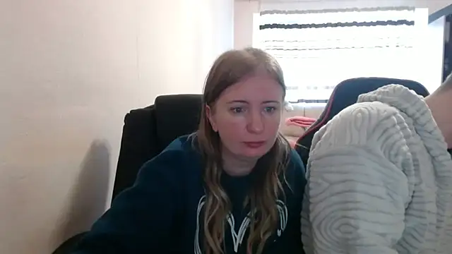 Snapshot of PeterAndJen chatting on 10/30/25, 07:54 PeterAndJen online show from 10/30/25, 07:54