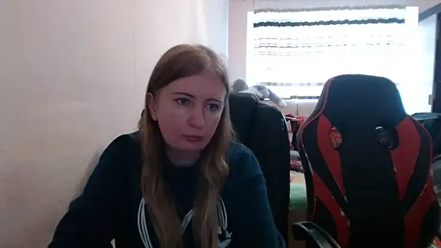 Snapshot of PeterAndJen chatting on 10/31/25, 08:04 PeterAndJen online show from 10/31/25, 08:04